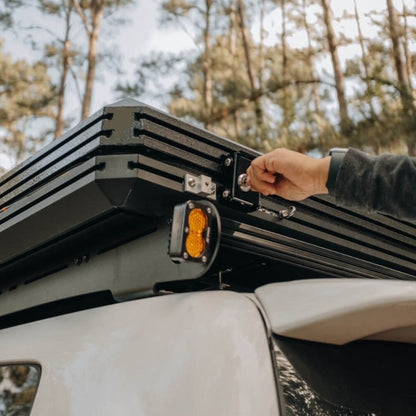 Clam Shell Roof top tent